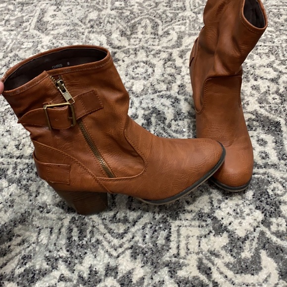 New Size 8 Brown Low Boots with Buckles Size 8 - Picture 8 of 9